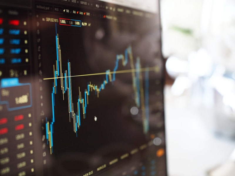 Les bénéfices qu’on peut obtenir en investissant en trading